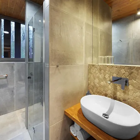 In With Pool & Sauna *