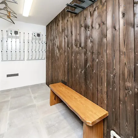 In With Pool & Sauna Villa *