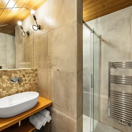 In With Pool & Sauna Villa